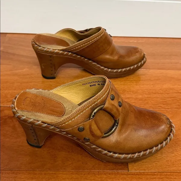 Frye Women’s Charlotte Ring Brown Distressed Heeled Clogs Mule Shoes Size‎ 5.5 - Image 5