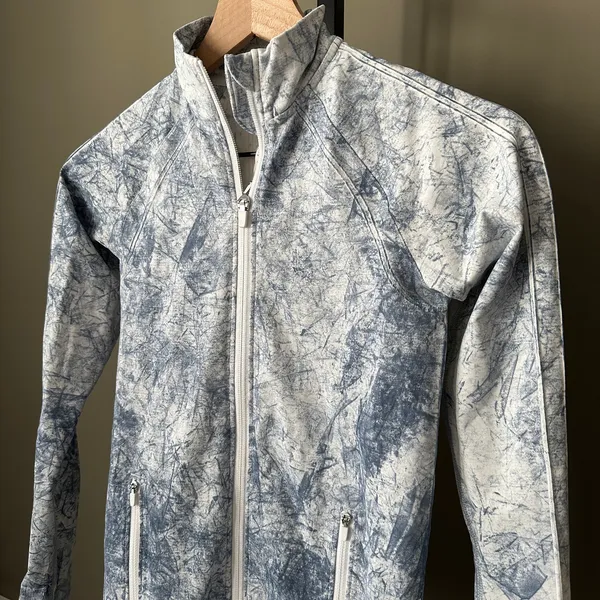 Lululemon Ebb to Train Jacket *Wash White Luna Size 2 EUC - Image 3