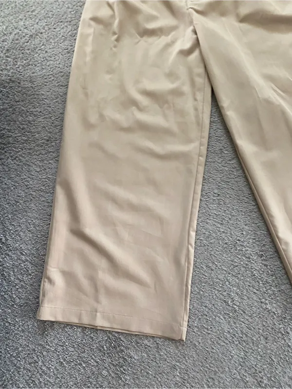 NWOT HYFVE Tan Pleated Wideleg White Waistband Trousers - Image 3