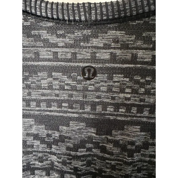 Lululemon Rest Less Pullover In Heather Black Aztec Print sz. 6 - Image 6