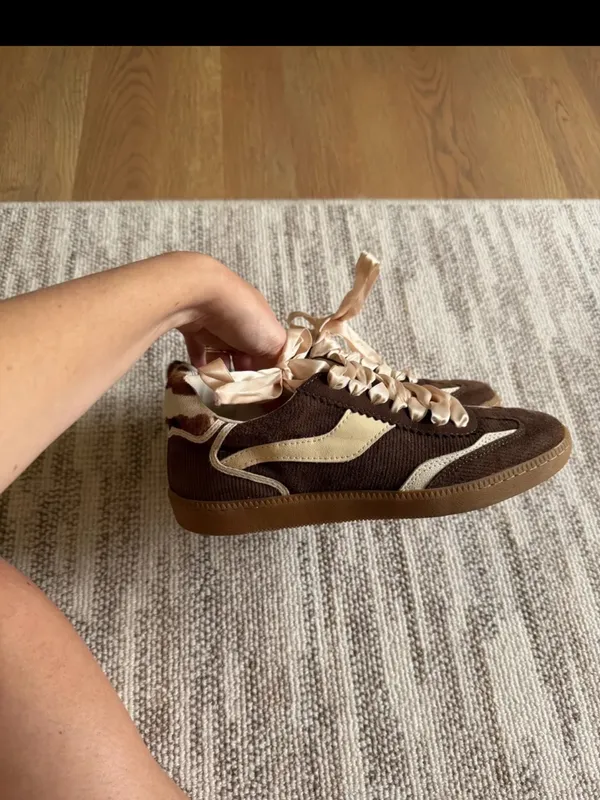 Dolce vita sneakers Size 7.5 - Image 3