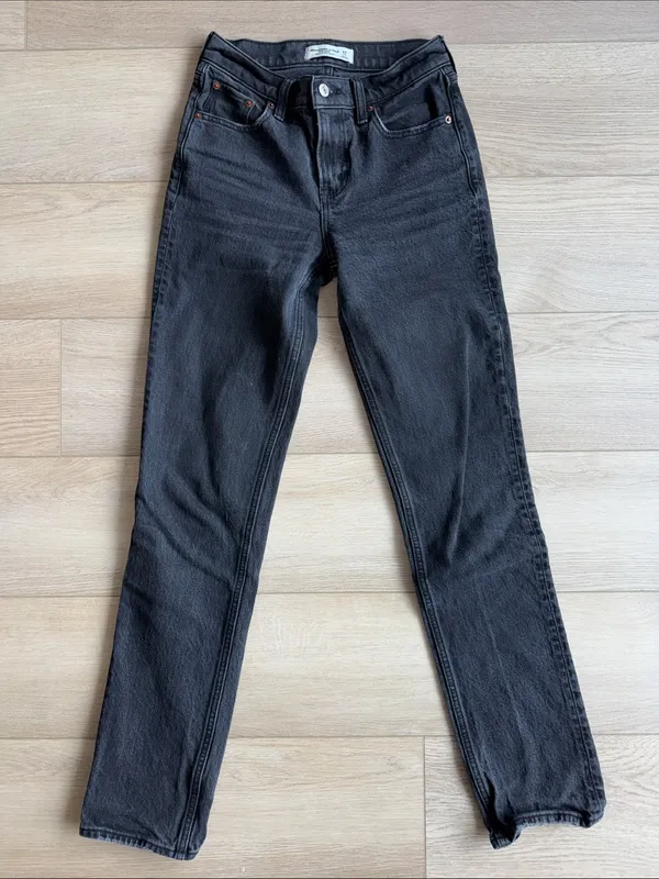 Abercrombie Mid Rise 90s Straight Jean - Image 4