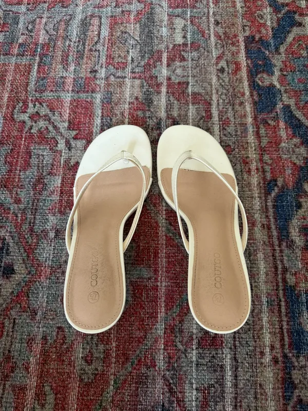 white mini kitten heel Size 7.5 - Image 3