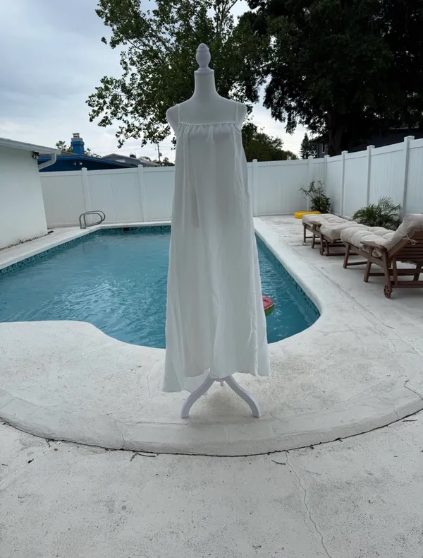 Backless White Spaghetti - Image 3