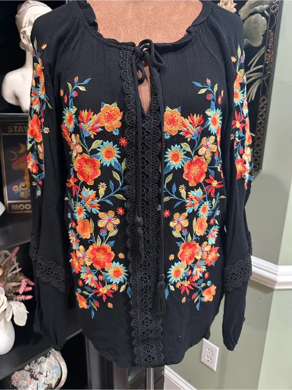 Savanna Jane Embroidered Boho Blouse – Size M – Black with Multicolor Floral - Image 3