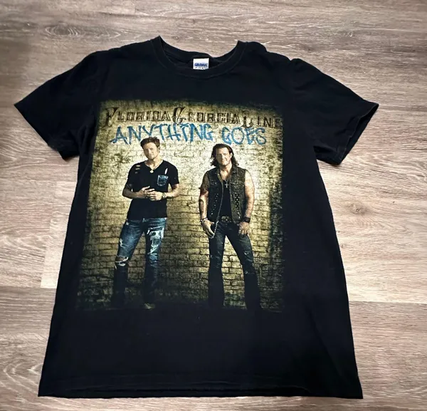 Florida Georgia Line Band Mens T-shirt is a size Small. - Image 4