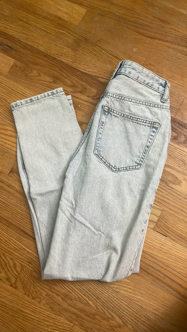 BDG Light Denim Mom Jeans - Image 5