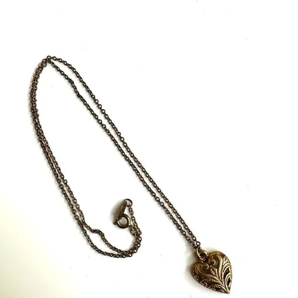Gold tone ornate heart pendant necklace - Image 8
