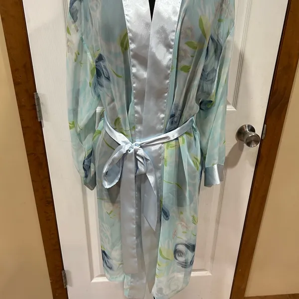 Valerie Stevens Sheer Floral Robe – Size M - Image 8