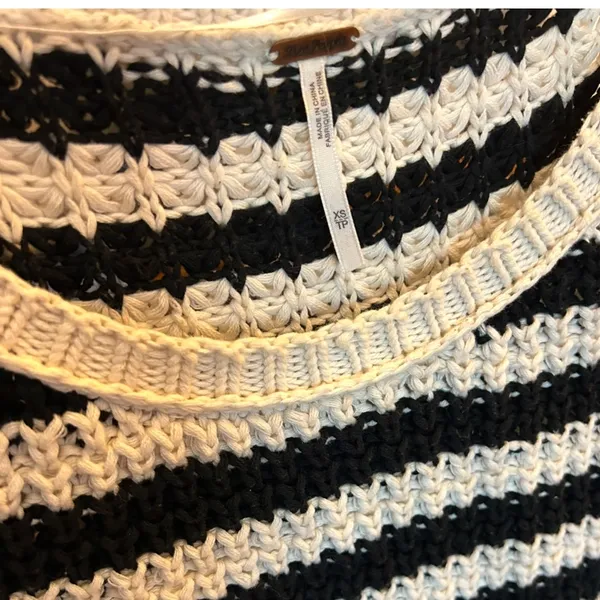 Free People At The Beach Pullover Sweater in Ivory Black Combo Size XS.Oversized - Image 5
