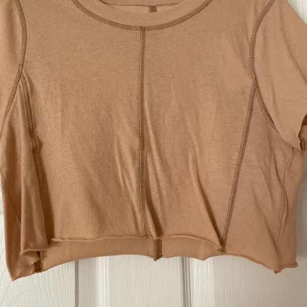 PacSun NWT Raw Hem Lined Seamed Crop Top Short Sleeve T-Shirt - Image 2