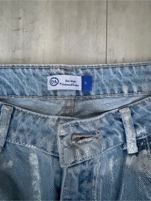 Straight-Leg Washed Light Blue Women’s Jeans - Image 5