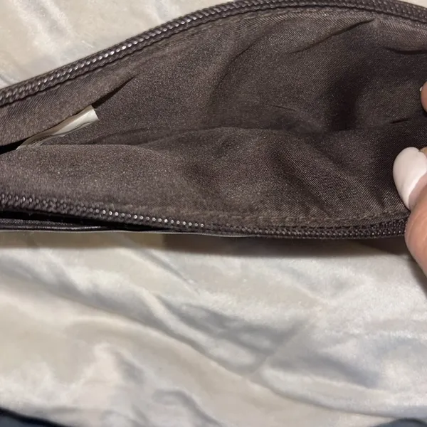Source Unknown BROWN FAUX LEATHER WRISTLET ONE ZIP POCKET ON OUTSIDE AND FULL ZIPPER CLOSURE - Image 5