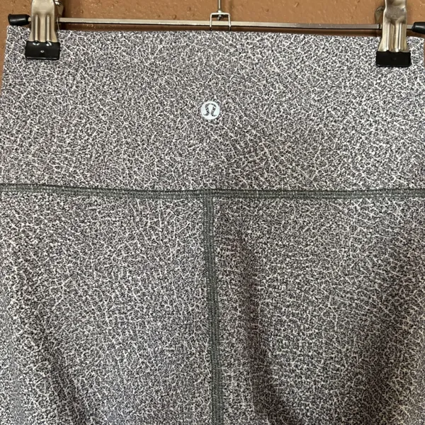 Lululemon Wunder Under High-Rise Crop 21 Grey White Crackle Print Leggings 4 - Image 4