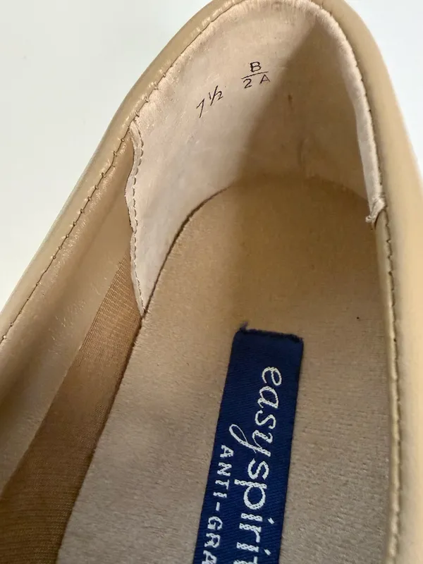 Easy Spirit Anti-Gravity Women’s Beige Leather comfort shoes, preppy, soft,light - Image 5