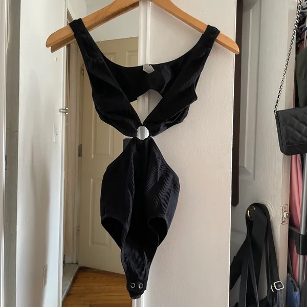Black Cut Out Sleeveless Bodysuit - Image 3