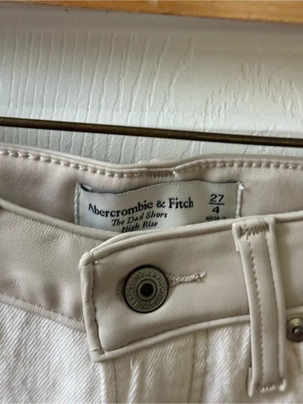 Abercrombie & Fitch The High Rise Dad Shorts in Cream - Image 4