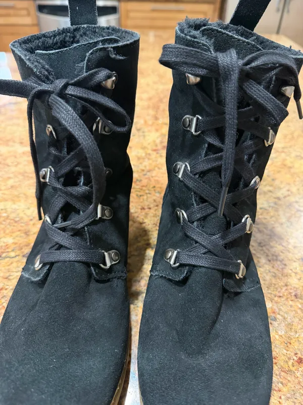 American Eagle 100% Genuine Cow Suede Black Sneaker Boots Sherpa Lined Size 9 - Image 9