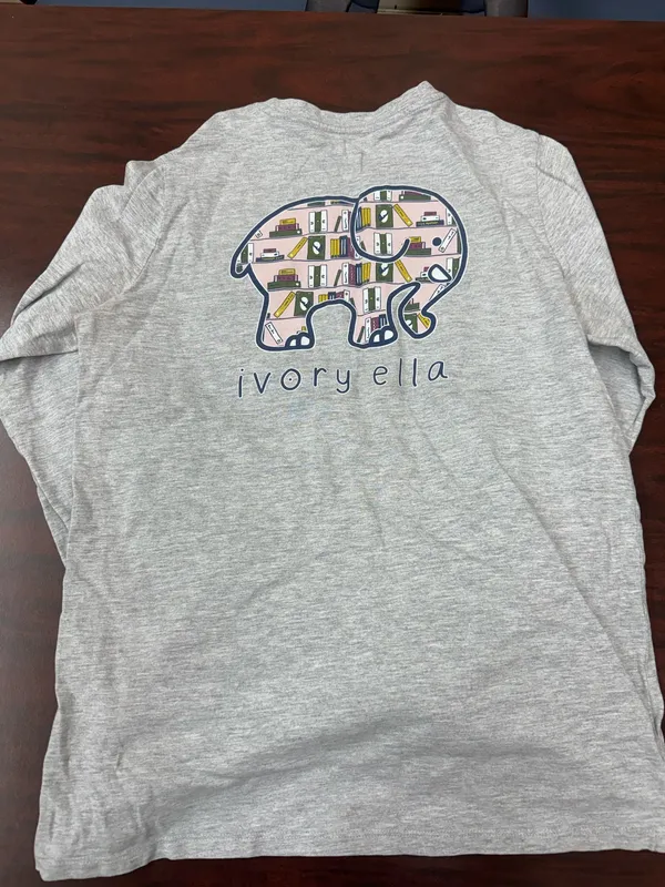 Vineyard Vines Grey Long Sleeve Book Graphic Pocket Tee Size Medium - Image 5