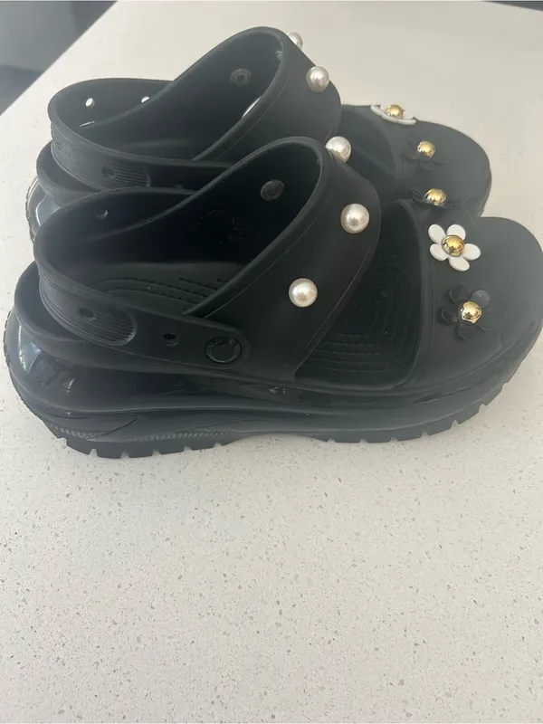 Crocs Mega Crush Platform Sandals Women’s Size 10 with Charms - Image 3