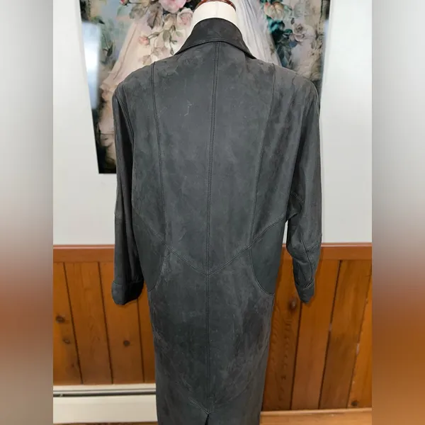 Gorgeous Vintage 90s Avanti Charcoal Suede Trench Coat! - Image 7