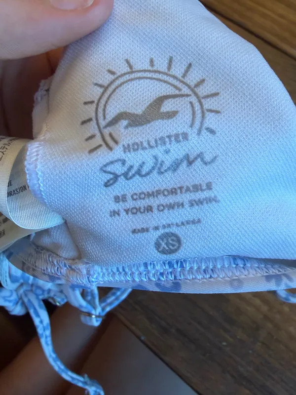 Blue and white floral Hollister swimsuit top - Image 2