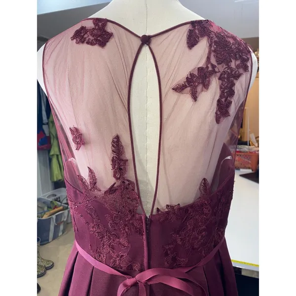 Oleg Cassini Burgundy Lace Illusion Bodice Formal Evening Gala Gown Dress 14 - Image 3