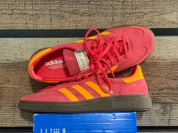 Adidas handball poles in a pretty red with light orange stripes - Image 5