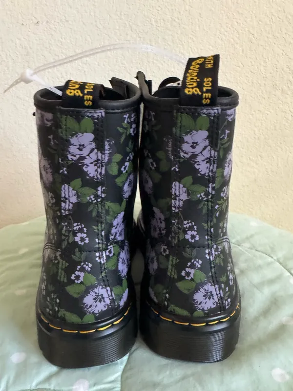 NEW Dr. Martens Zavala boots feature a black "Primrose Floral" Womens size 5 - Image 7