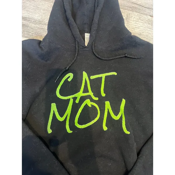 Gildan Heavy‎ Blend Womens Medium Cat Mom Solid Black w/ Green Hoodie Sweatshirt - Image 2