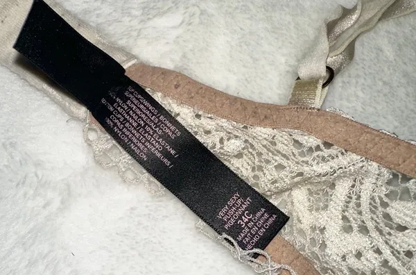Victoria’s Secret Beige Lace Very Sexy Push Up Bra! - Image 7