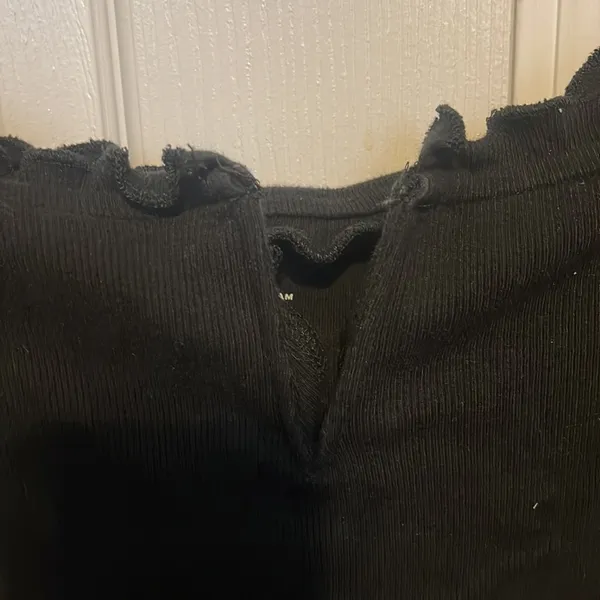 Aeropostale S black long sleeved crop top - Image 2