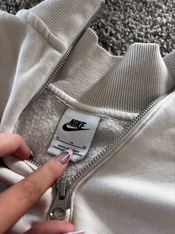 Nike Pullover Sweatshirt Women’s - Image 3