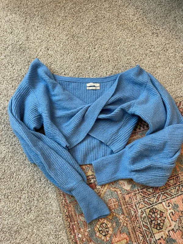 Urban Outfitters Blue Cropped Sweater - Image 5