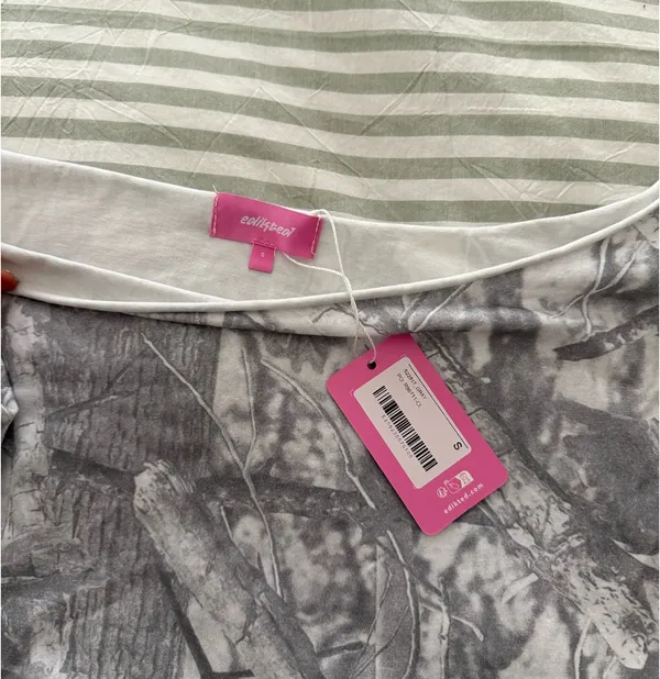 Edikted Off-The-Shoulder Camo Tee - Image 2