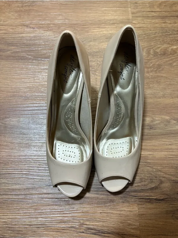 Dexflex Comfort Women’s Nude Patent Peep Toe Pumps Heels Size 7 Beige 3” - Image 8