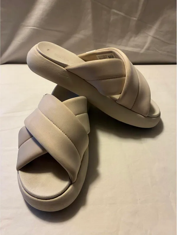 TOMS Mallow Crossover Platform Sandals in Beige Size 8 - Image 2