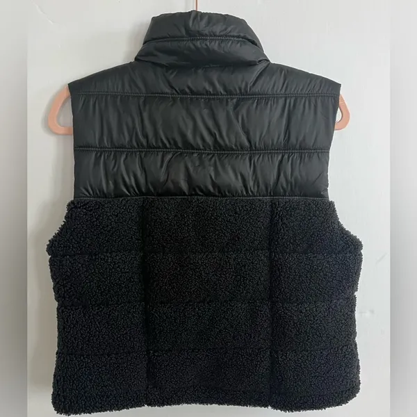 AEROPOSTALE Puffy/ Fuzzy Zippered Vest Size M - Image 9