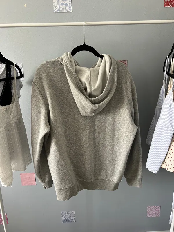 Gray and navy gap hoodie  - Image 2