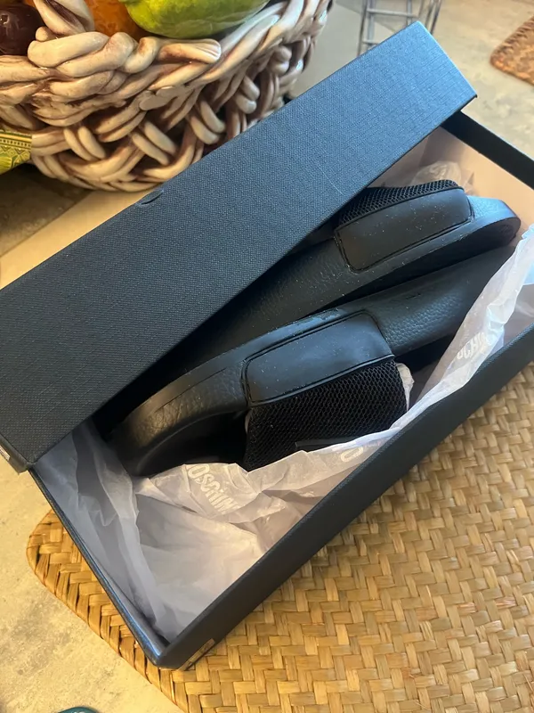 Love Moschino black rubber logo slides - Image 8