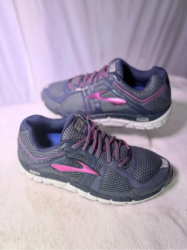 Brooks Women’s Navy and Magenta Athletic Running Shoe - Image 3