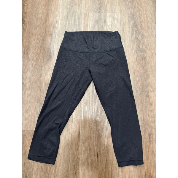 Lululemon‎ align High-Rise Crop 21 Black Leopard Embossed Leggings Size 10 - Image 3