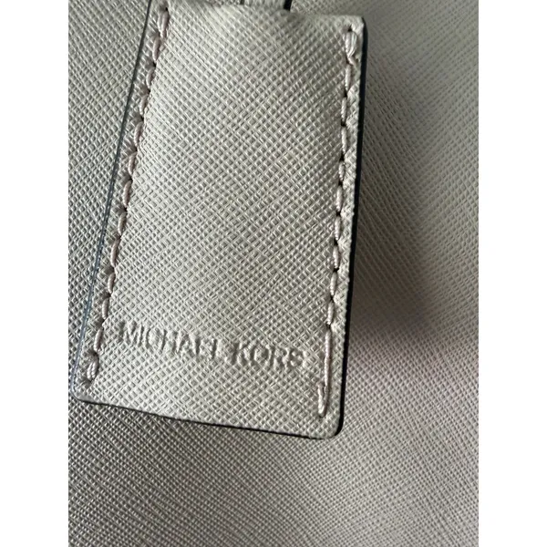 Michael Kors Handbag Light Blush PInk with Gold Accents Lock‎ And Key Large - Image 3