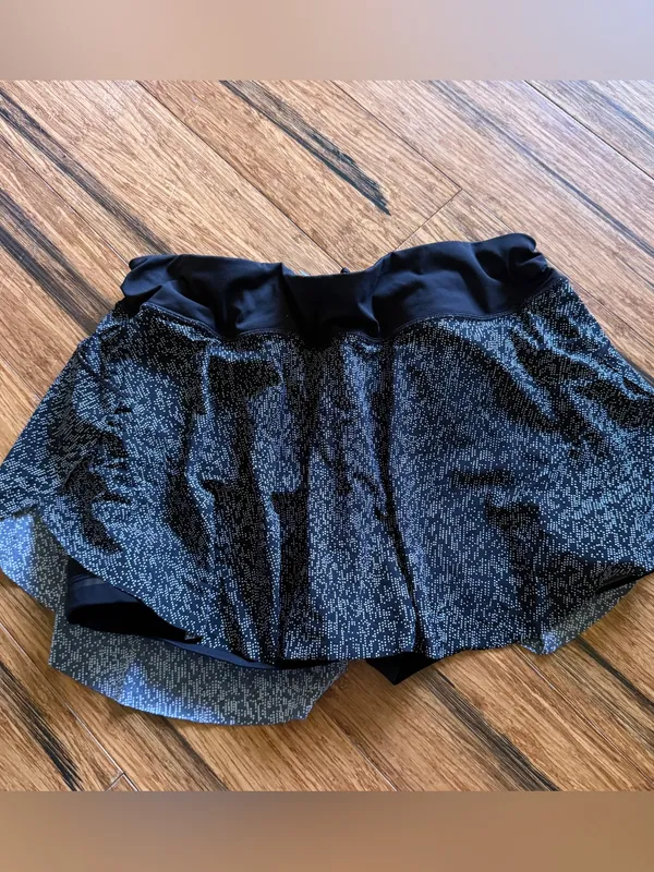 Lululemon Quick Pace Skirt 13" Soundwave White Black - Image 4