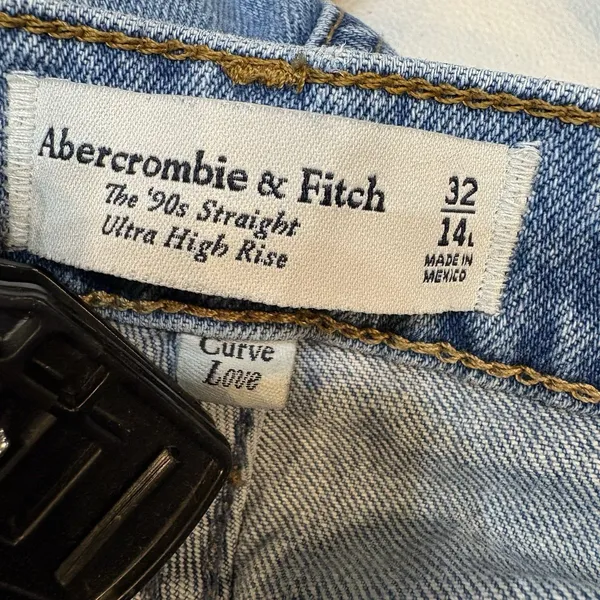 Abercrombie & Fitch The 90s Straight Ultra High Rise Curve Love Jeans Size 14 - Image 4