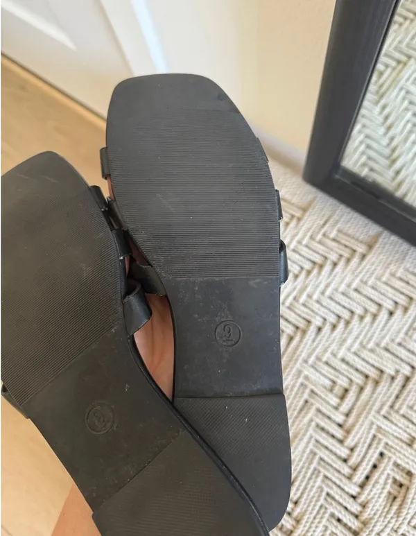 Black sandals size 8 - Image 4