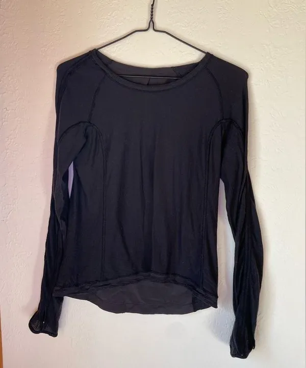 Lululemon Vented Black Stripe Long Sleeve Top size 8 with monkey thumbs​​​ - Image 3