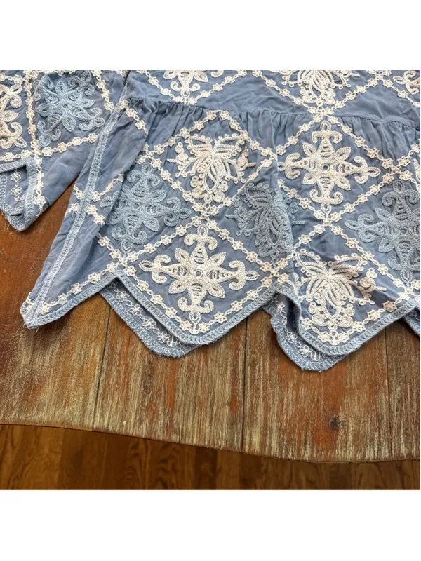 Kindred Boho Embroidered Eyelet Lace Bell Sleeve Top Blue Scalloped Hem Size M - Image 4