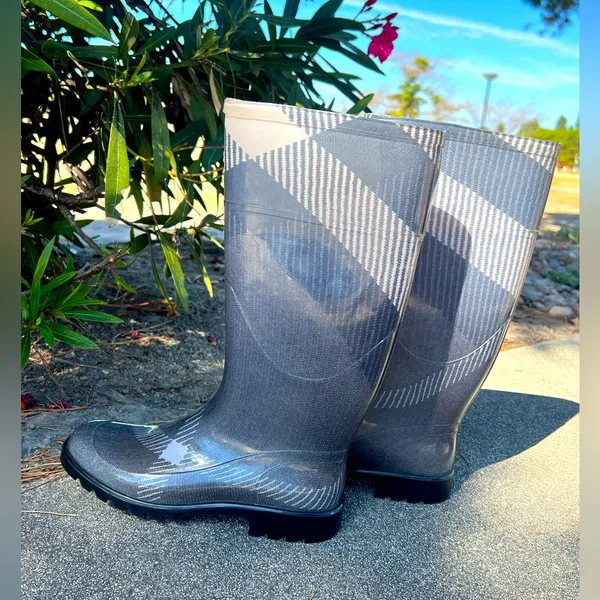 EUC Burberry Anthracite checked wellington boots 37 black plaid pattern - Image 3