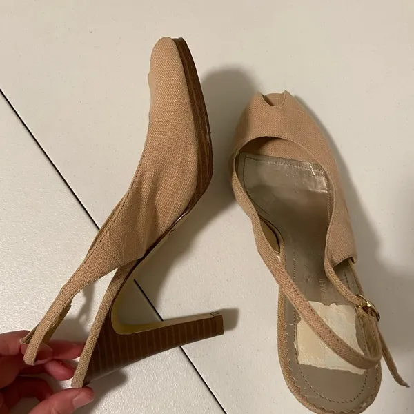 Isaac Mizrahi tan peep toe‎ heels — size 9.5 - Image 6